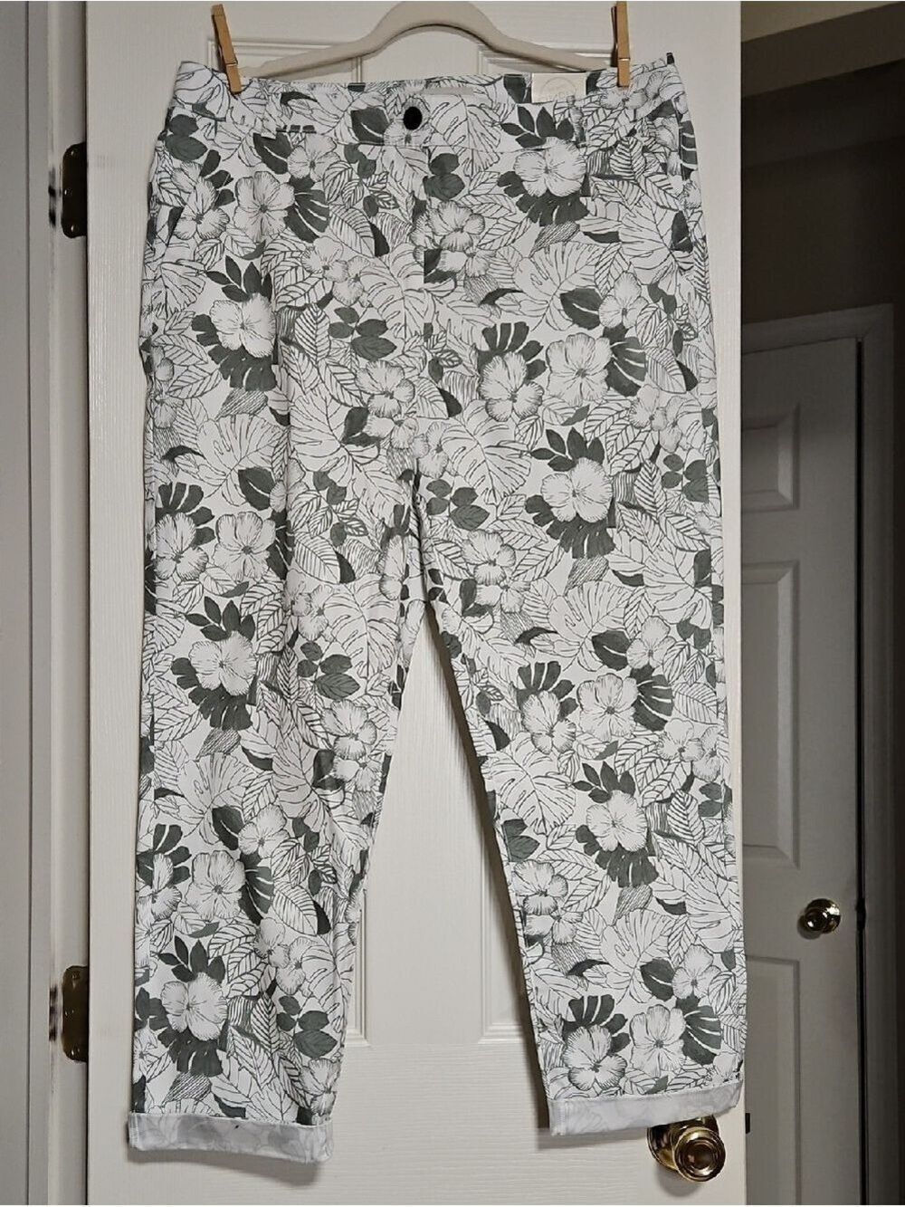 Talbots White Floral Crop Pants